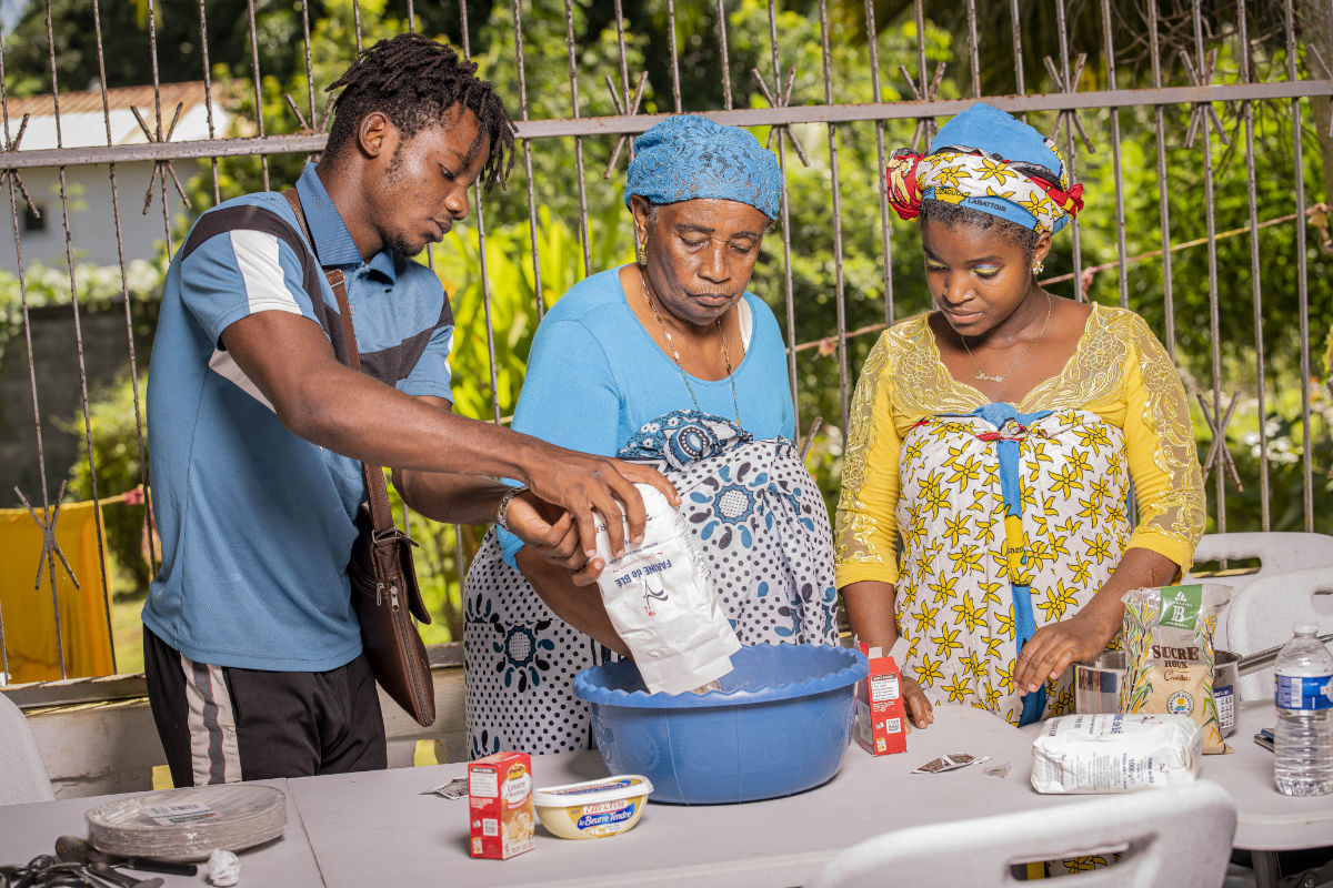 famille mahoraise qui cuisine